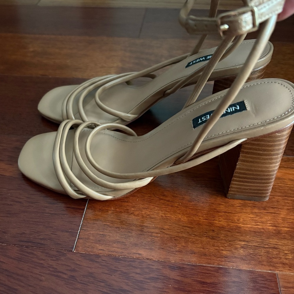 Nine West Strappy Block Heel Dress Sandals Shoes Ankle Strap Size 8.5 Tan